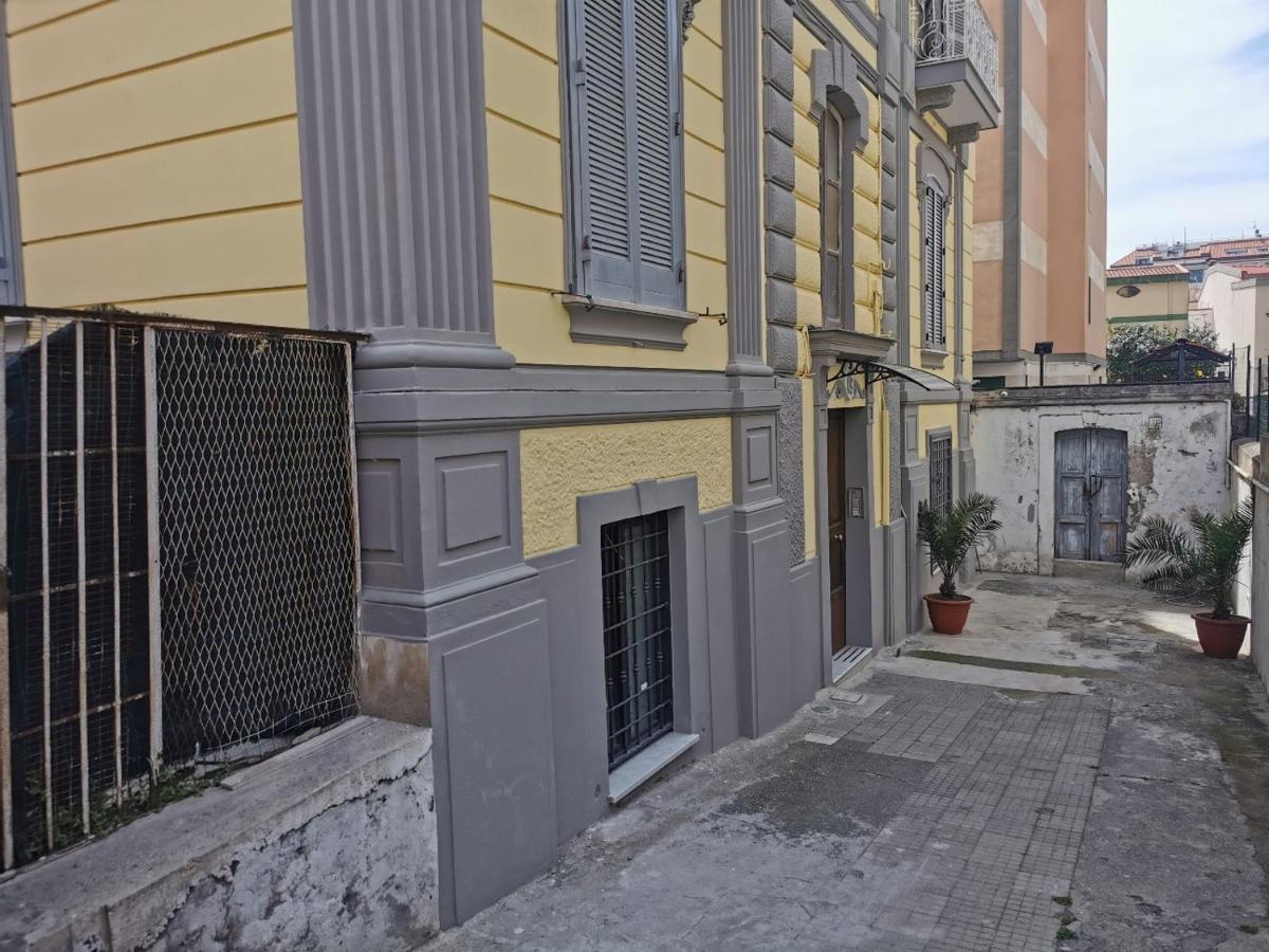 Bed and Breakfast Le Stanze Di Eli E Gio Кастелламмаре-ди-Стабия Экстерьер фото
