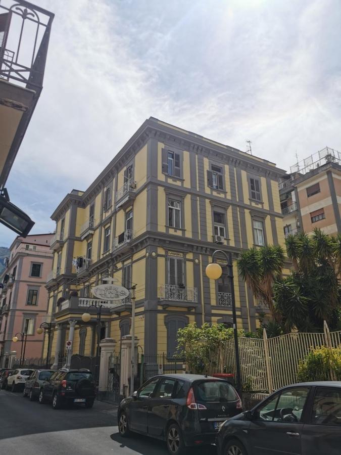 Bed and Breakfast Le Stanze Di Eli E Gio Кастелламмаре-ди-Стабия Экстерьер фото